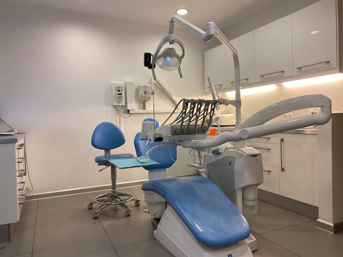 Dr. Cem Baysal Dental Clinic - Photo 2